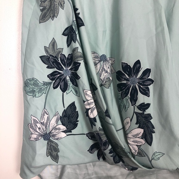 Vince Camuto Floral Cross Over Short Sleeve Top - Picture 2 of 7